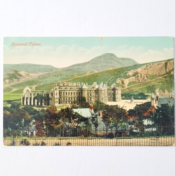 SCOTLAND Holyrood Palace, Edinburgh Castle, Edinburgh Vintage Postcard